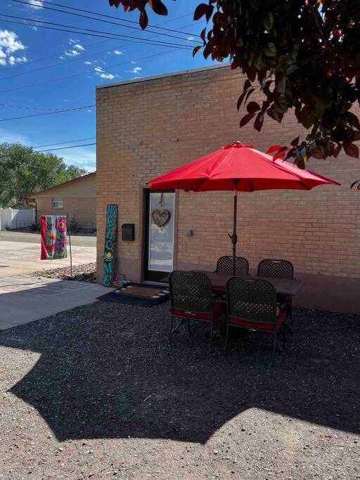 The Lovemore Inn~Hot Tub~Cheerful Carriage Home Delta Exterior photo